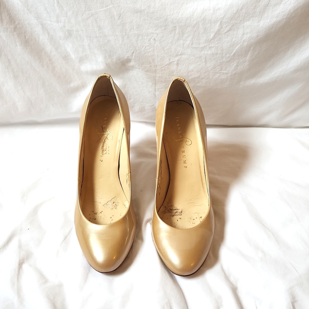 Ivanka Trump Glossy Gold Leather Pumps sz 9m